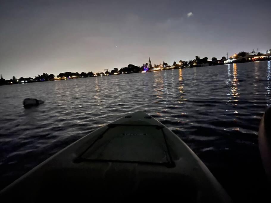 Supervilla - Lakefront - Sunsets, Kayaks, Grill فورت لودرديل المظهر الخارجي الصورة