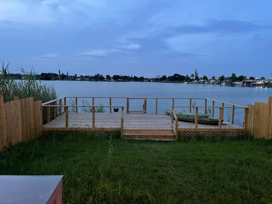 Supervilla - Lakefront - Sunsets, Kayaks, Grill فورت لودرديل المظهر الخارجي الصورة