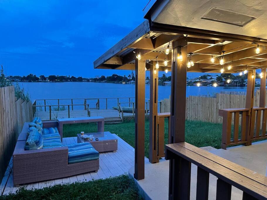 Supervilla - Lakefront - Sunsets, Kayaks, Grill فورت لودرديل المظهر الخارجي الصورة