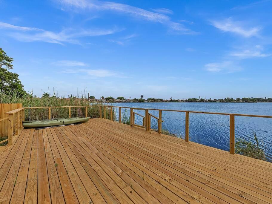 Supervilla - Lakefront - Sunsets, Kayaks, Grill فورت لودرديل المظهر الخارجي الصورة
